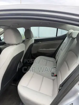 Hyundai Elantra SE Sedan FWD (2.0L 4cyl 6M) 2017 Gray