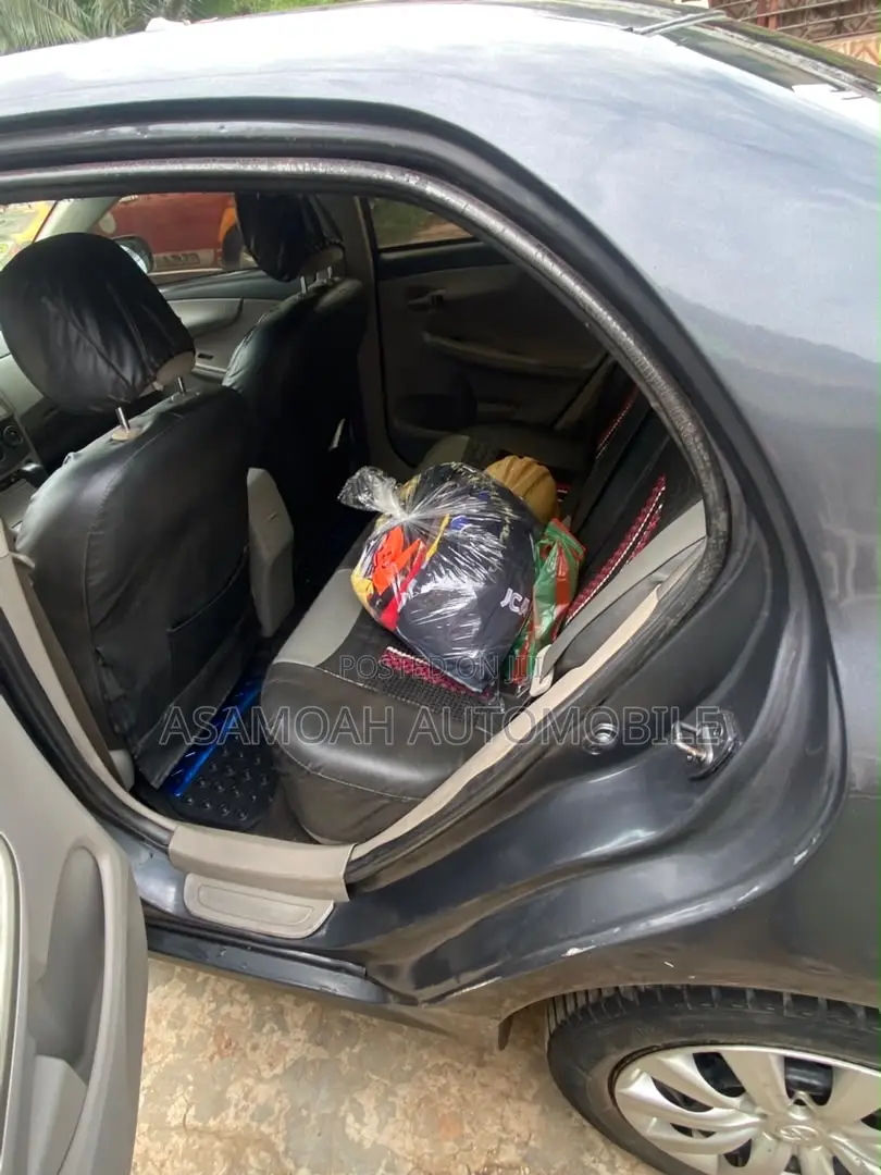 Toyota Corolla 2012 Gray