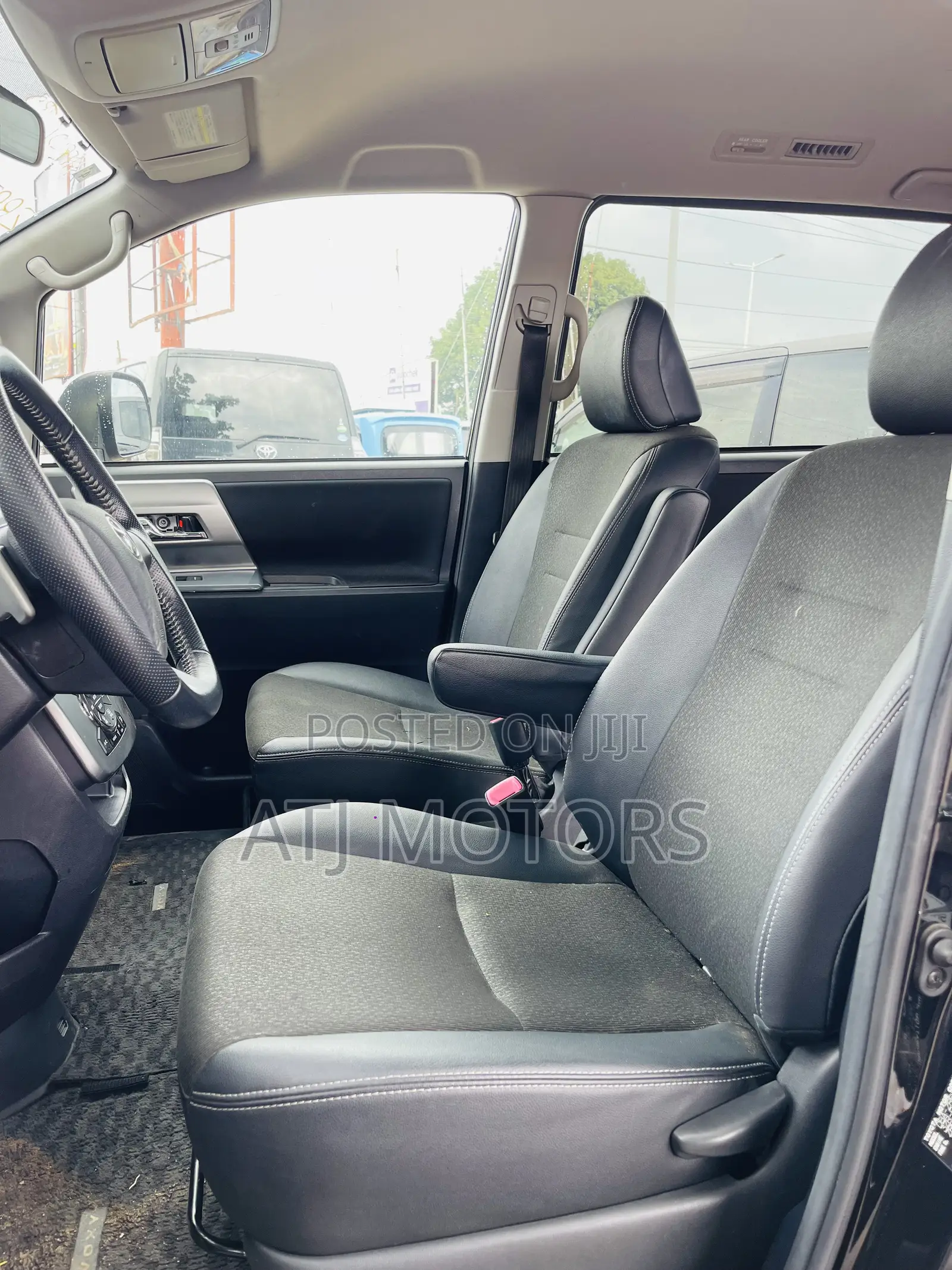 Toyota Voxy 2013 Black