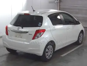 Toyota Vitz 1.3 FWD 5dr 2011 White