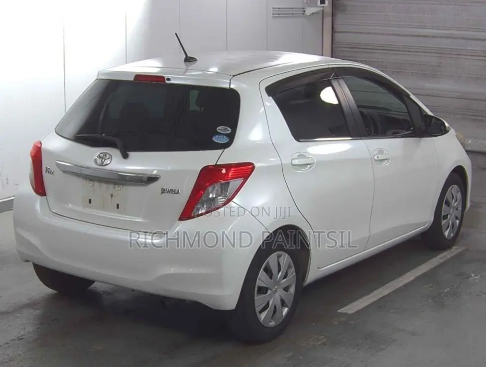 Toyota Vitz 1.3 FWD 5dr 2011 White
