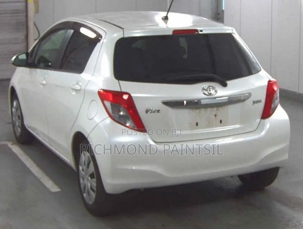 Toyota Vitz 1.3 FWD 5dr 2011 White