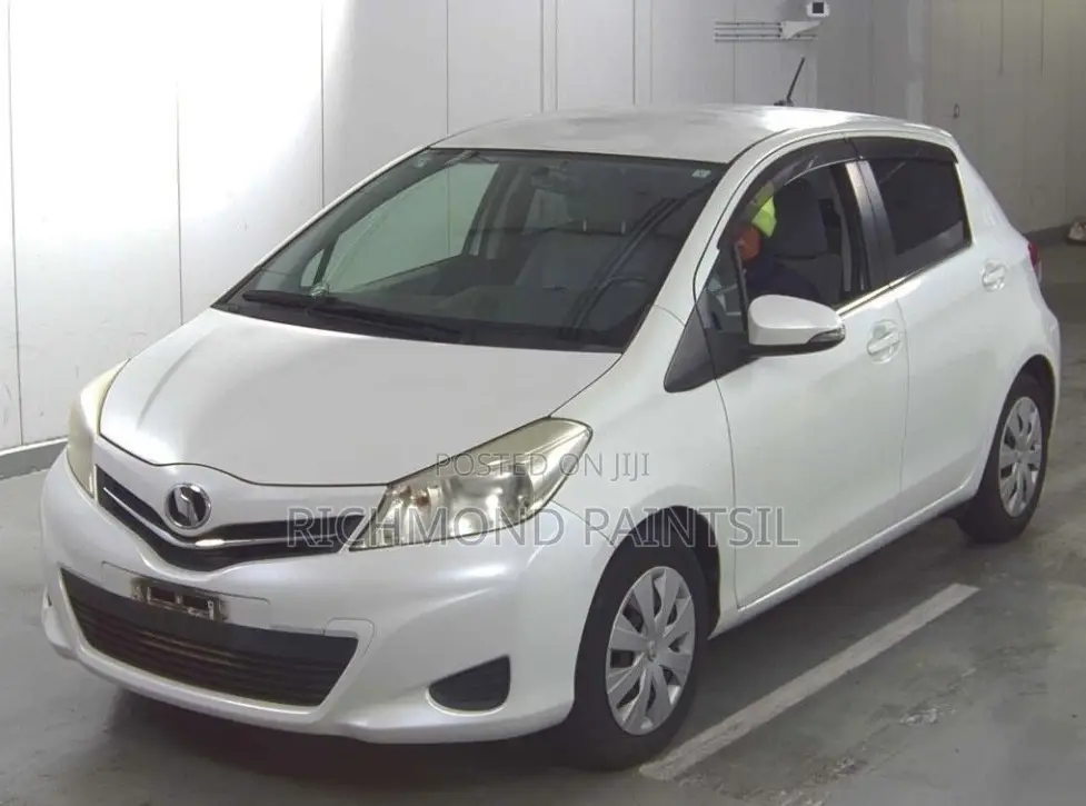 Toyota Vitz 1.3 FWD 5dr 2011 White