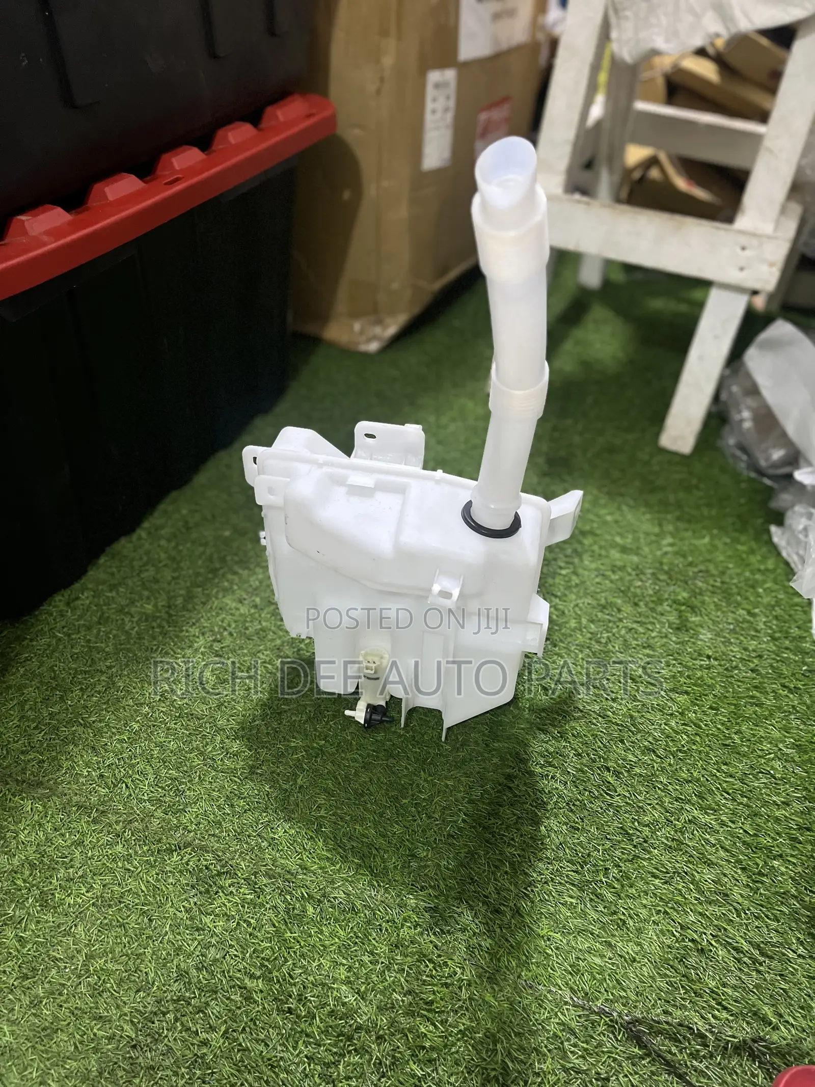 Outlander 2016, 2017, 2018, 2019, 2020 Wiper Bottle With Motor