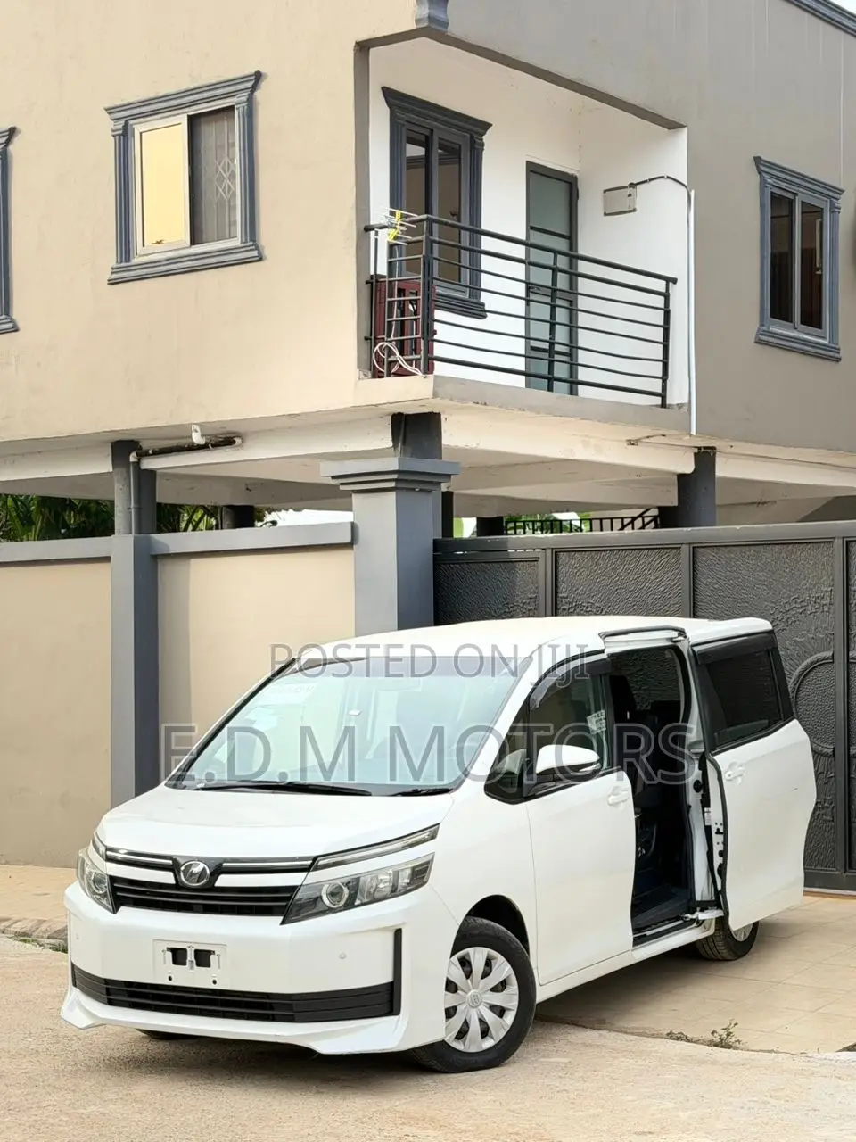 Toyota Voxy 2015 White