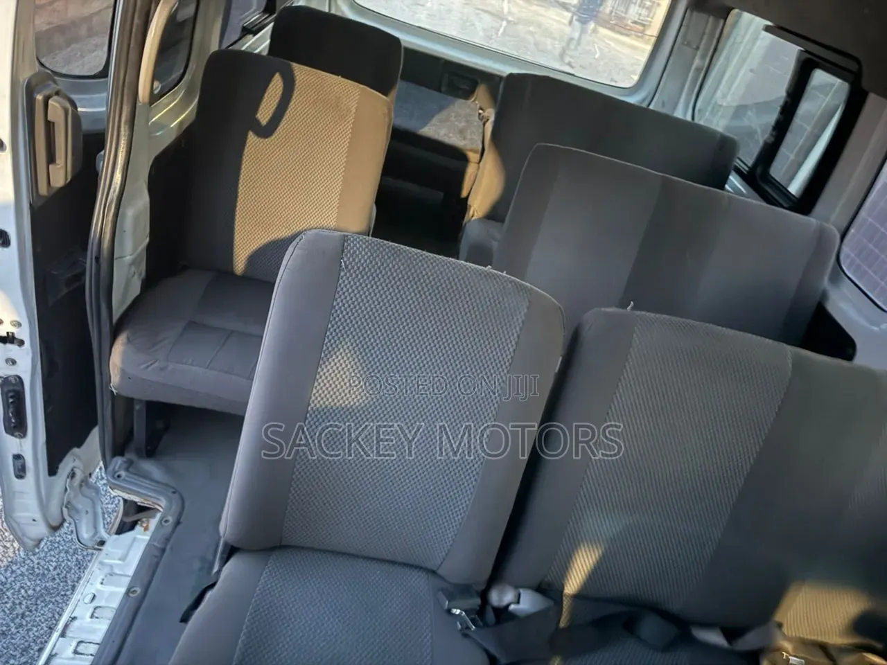 Nissan Caravan (Urvan) 2016 White