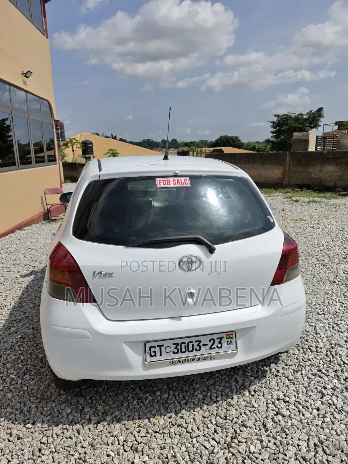 Toyota Vitz 2010 White