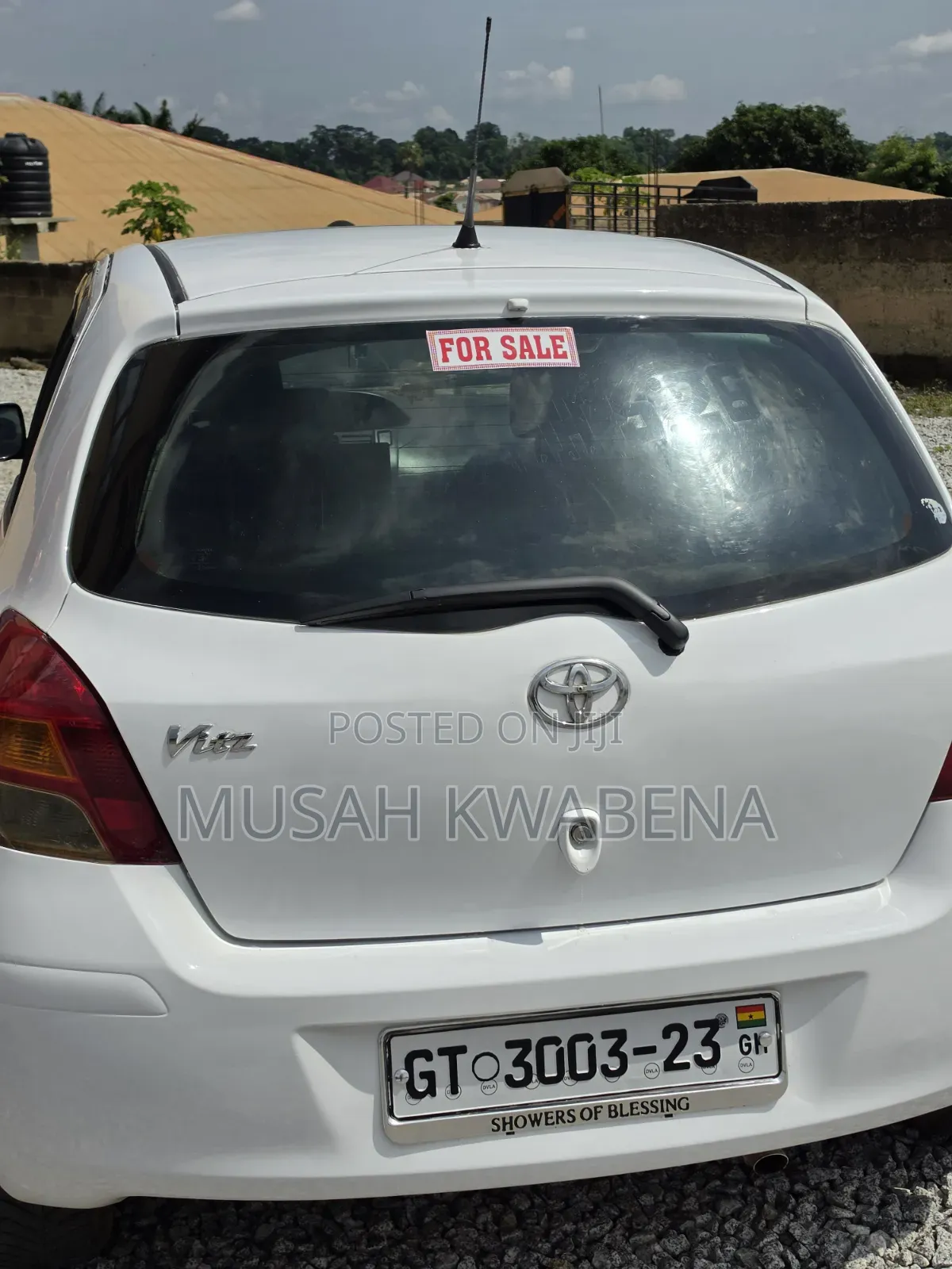 Toyota Vitz 2010 White