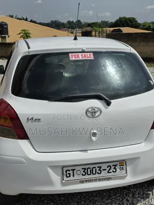 Toyota Vitz 2010 White