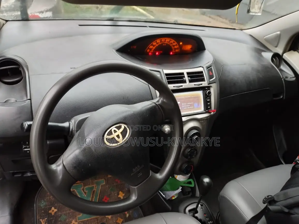 Toyota Vitz 2010 Black