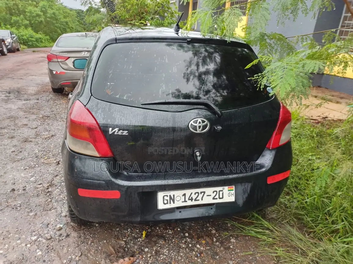 Toyota Vitz 2010 Black