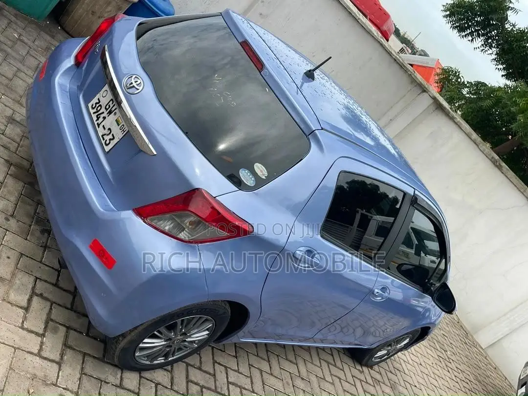 Toyota Vitz 1.3 FWD 5dr 2012 Blue