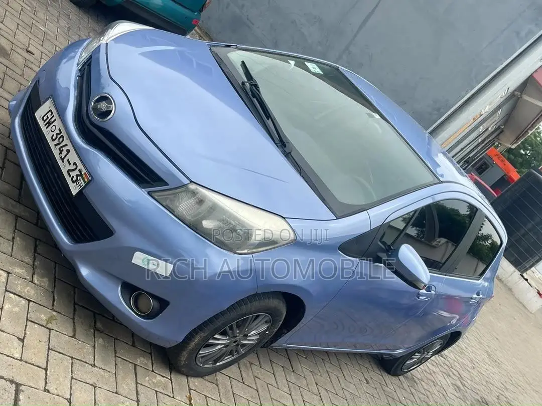 Toyota Vitz 1.3 FWD 5dr 2012 Blue