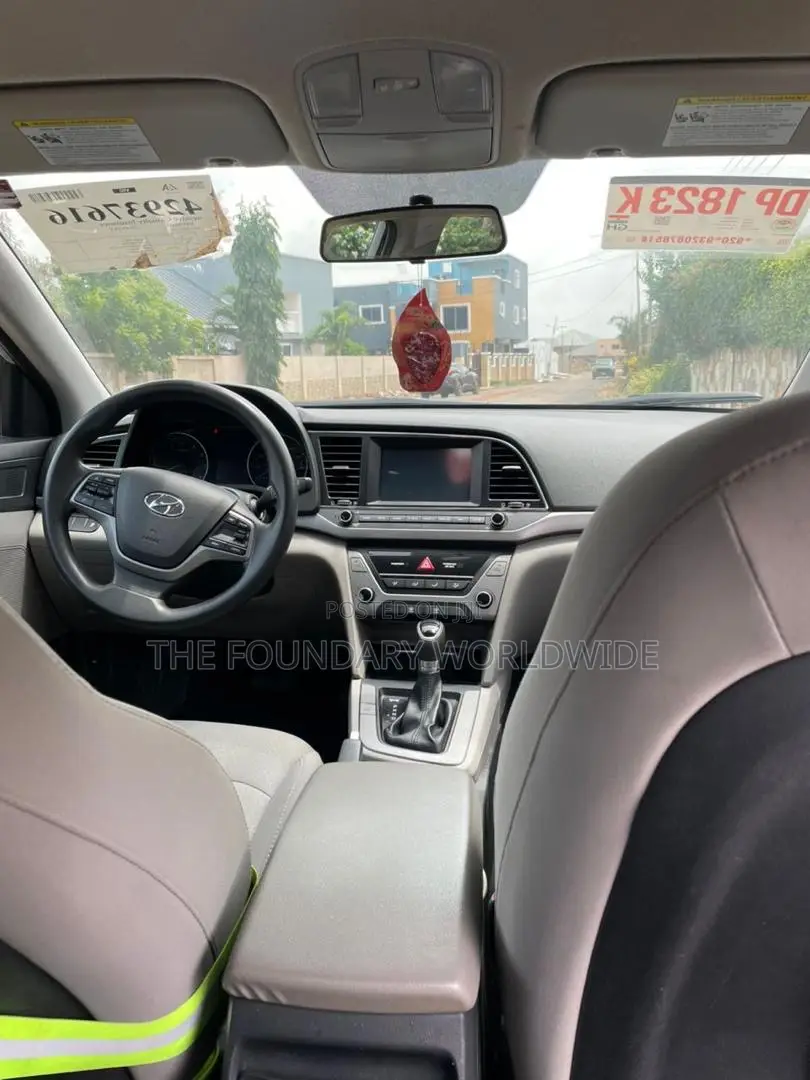 Hyundai Elantra SE Sedan FWD (2.0L 4cyl 6M) 2017 Silver