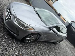 Hyundai Elantra SE Sedan FWD (2.0L 4cyl 6M) 2017 Gray