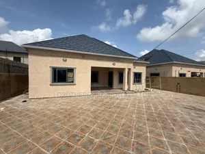 3bdrm House in Pokuase for sale