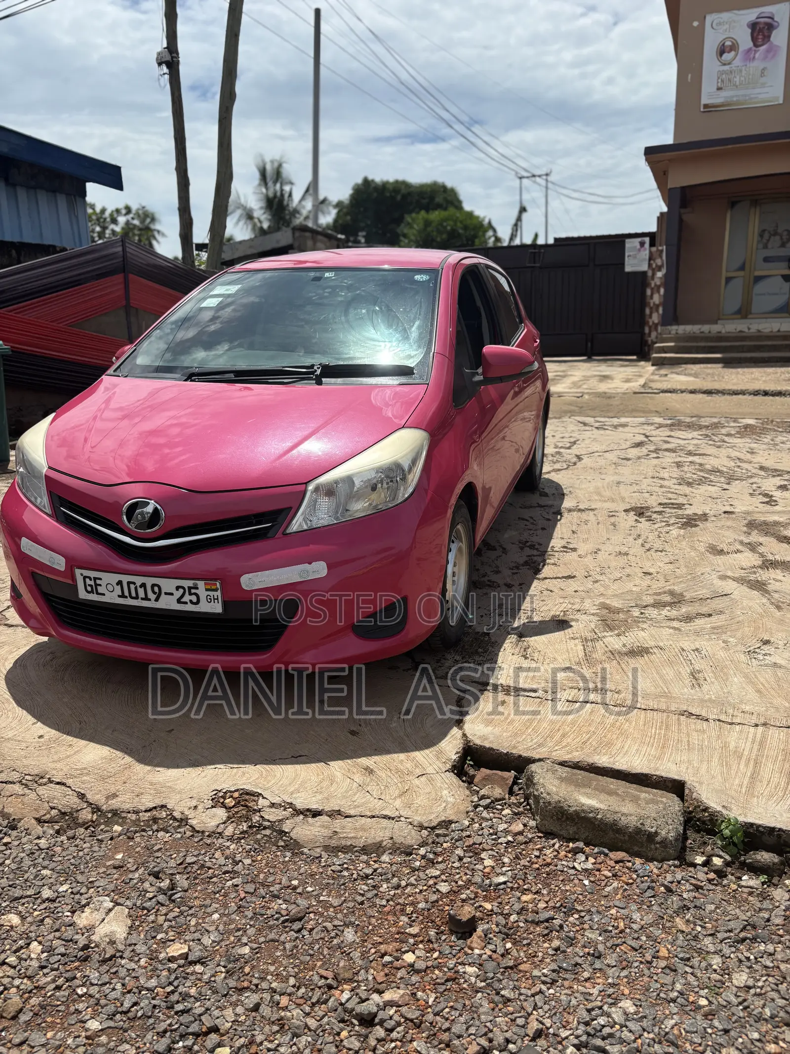 Toyota Vitz 1.0 FWD 3dr 2013 Pink