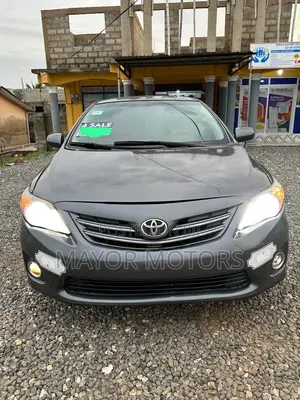 Toyota Corolla LE 4dr Sedan (1.8L 4cyl 4A) 2013 Gray
