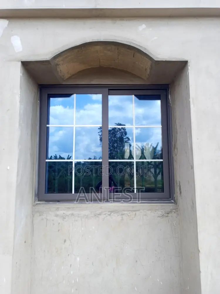 Aluminum Glass Showcase Installation