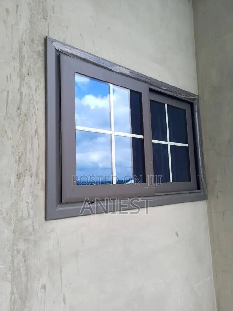 Aluminum Glass Showcase Installation