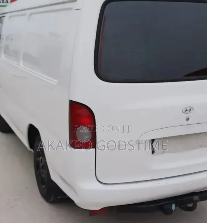 Hyundai H-100 2000 White