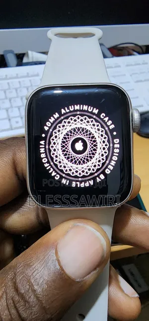Apple Watch Series Se 2nd Gen 40mm (Gps + Cellular) - Starlight