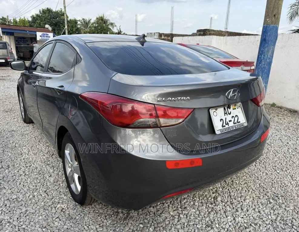 Hyundai Elantra GLS Sedan FWD (1.8L 4cyl 6A) 2013 Gray