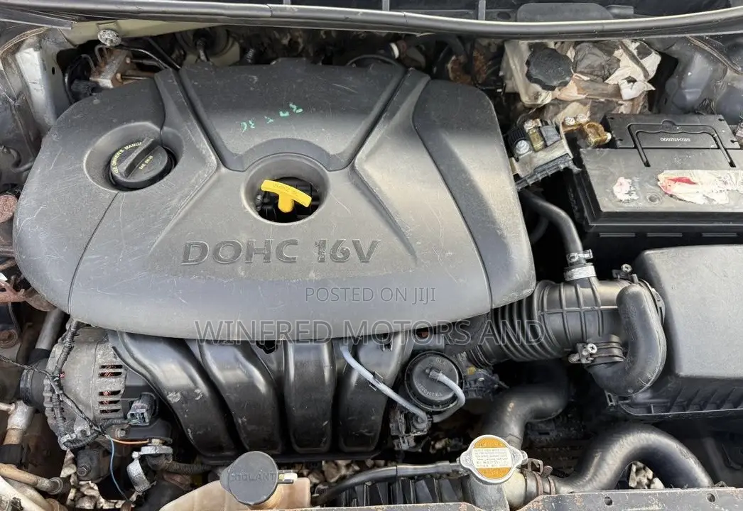 Hyundai Elantra GLS Sedan FWD (1.8L 4cyl 6A) 2013 Gray
