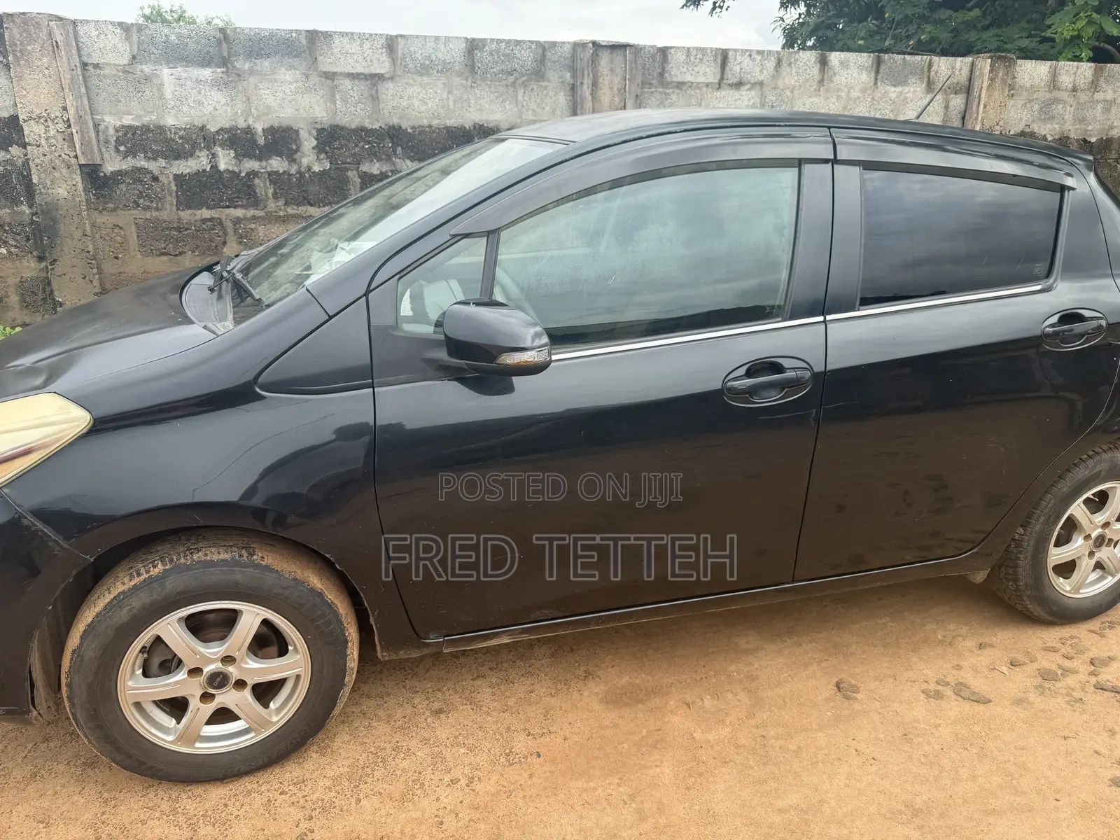Toyota Vitz 1.3 AWD 5dr 2012 Black