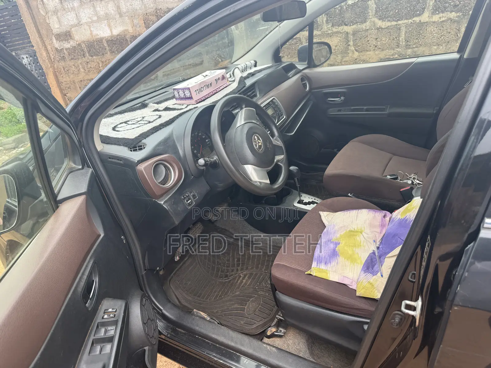 Toyota Vitz 1.3 AWD 5dr 2012 Black
