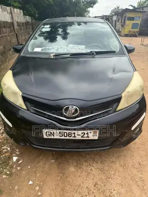 Toyota Vitz 1.3 AWD 5dr 2012 Black
