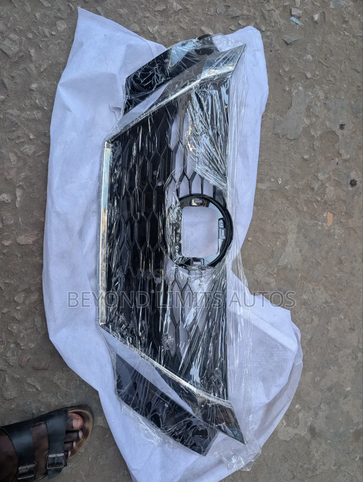 Nissan Sentra 2020,2021,2022,2023 Front Grille / Top Shell Available