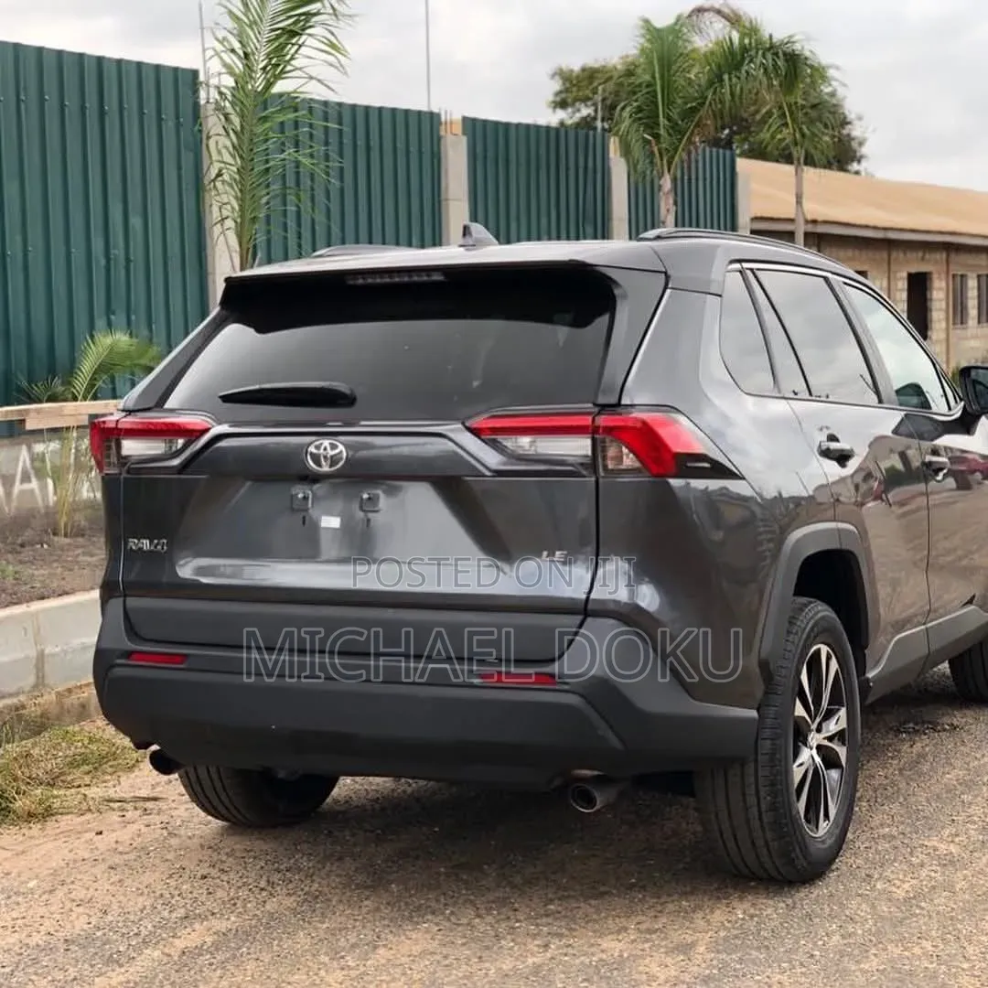 Toyota RAV4 2021 Gray