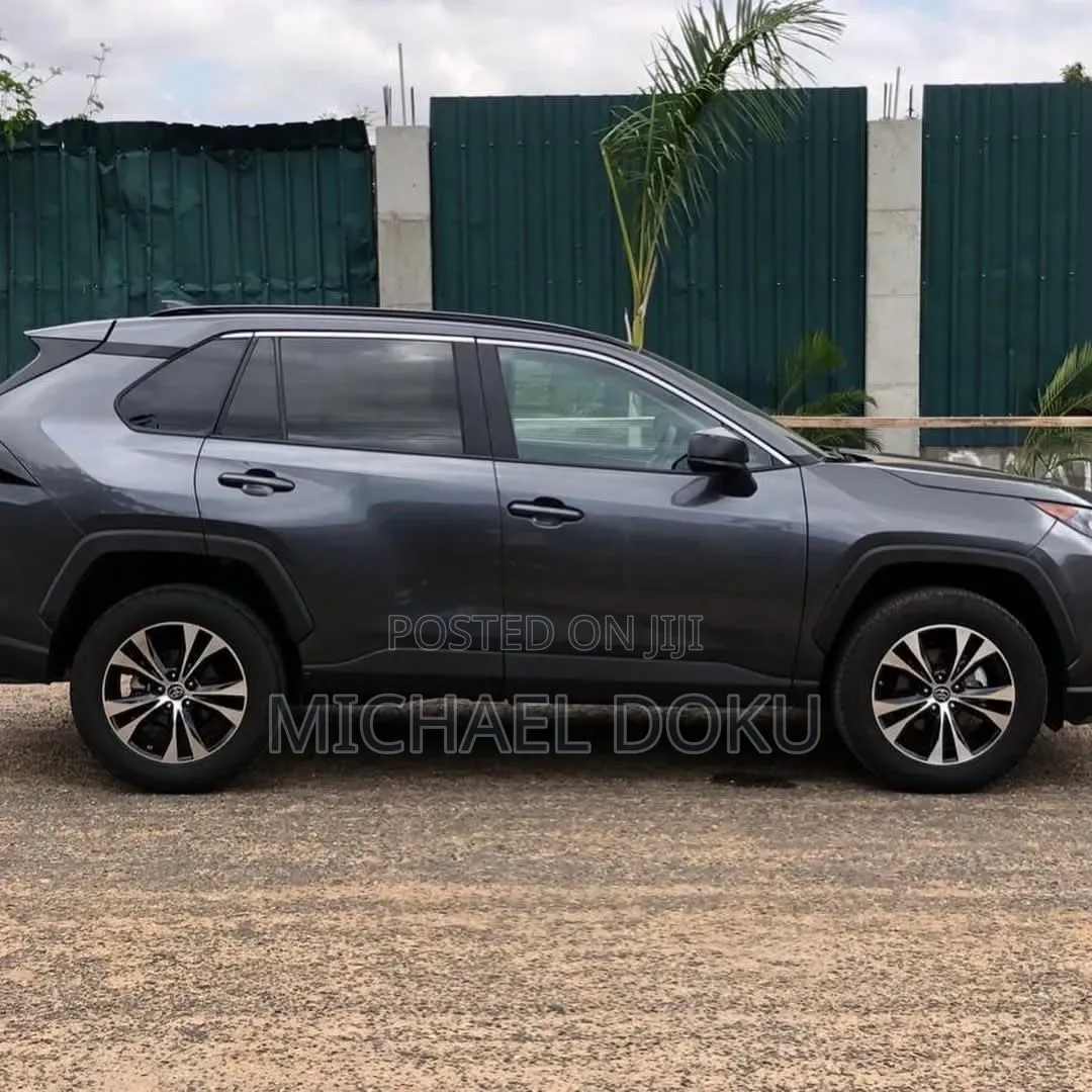 Toyota RAV4 2021 Gray