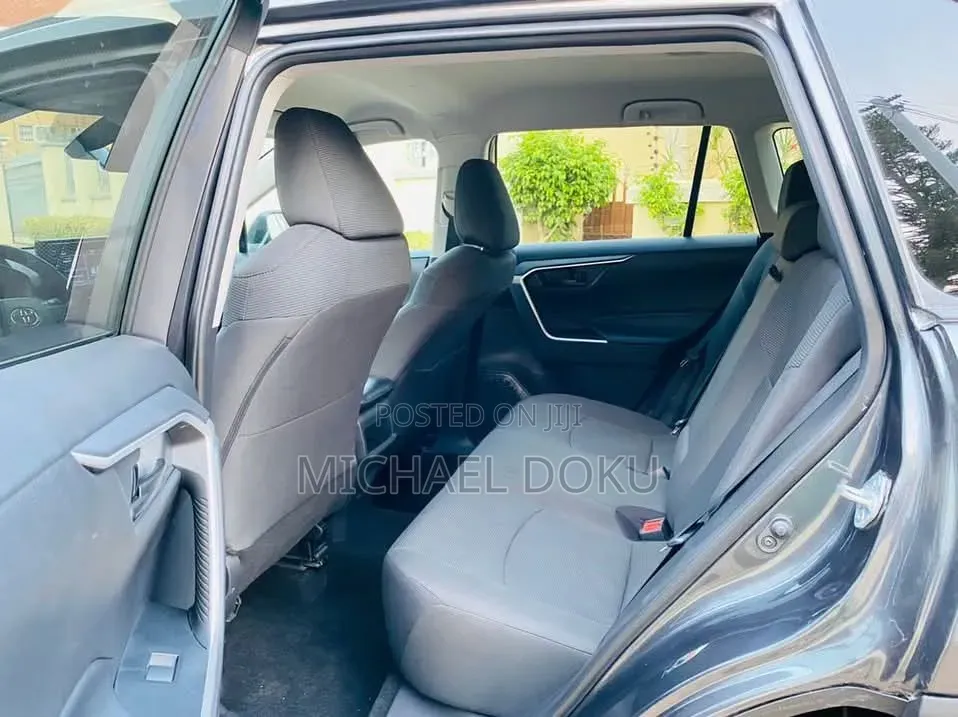 Toyota RAV4 2021 Gray