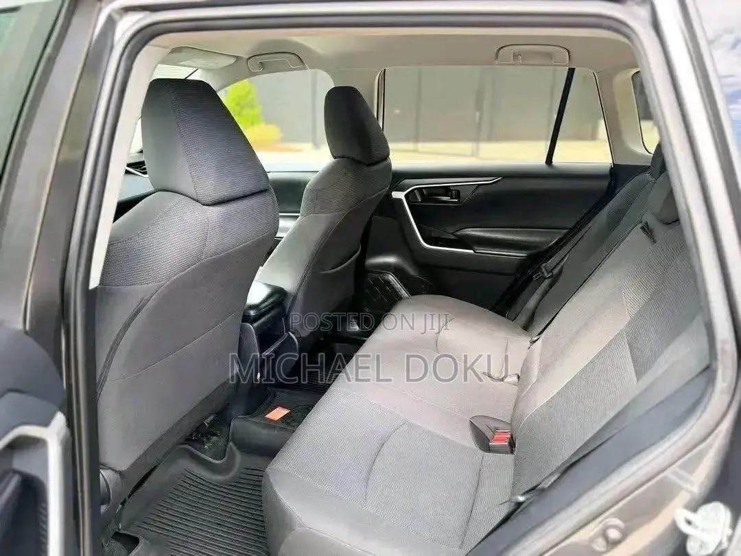 Toyota RAV4 2021 Gray