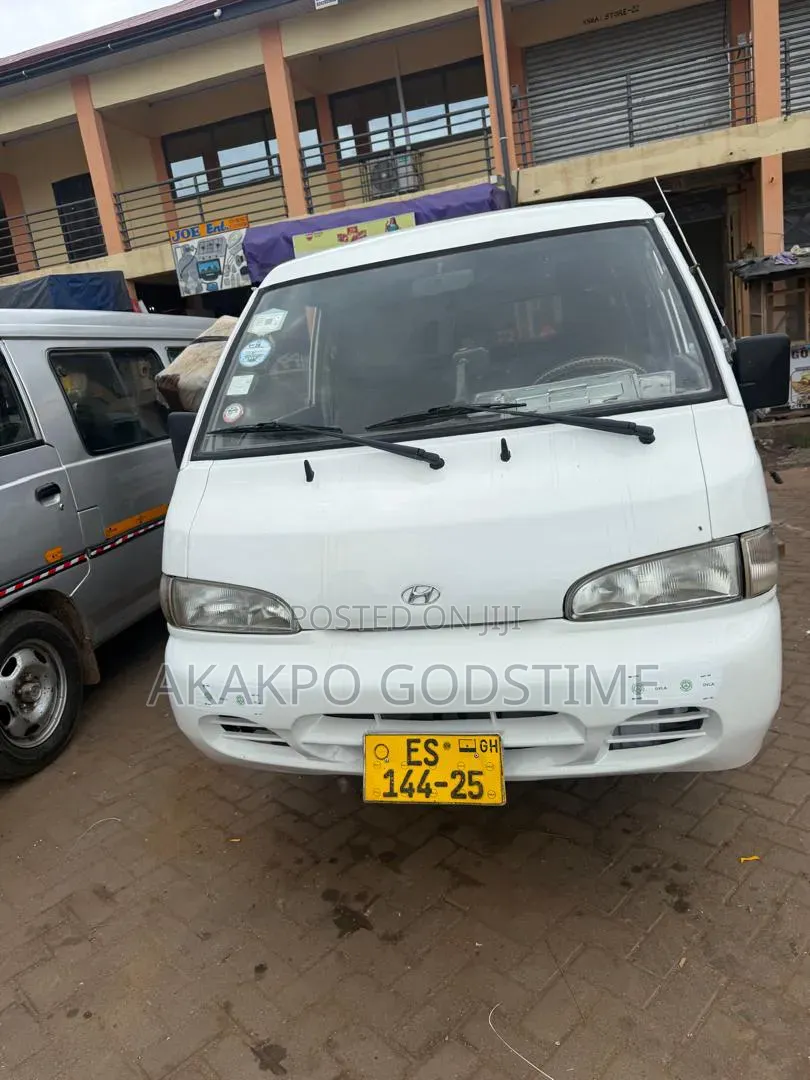 Hyundai H-100 2000 White