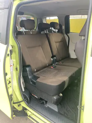 Toyota Sienta 1.5 AWD (6-seater) 2017 Green