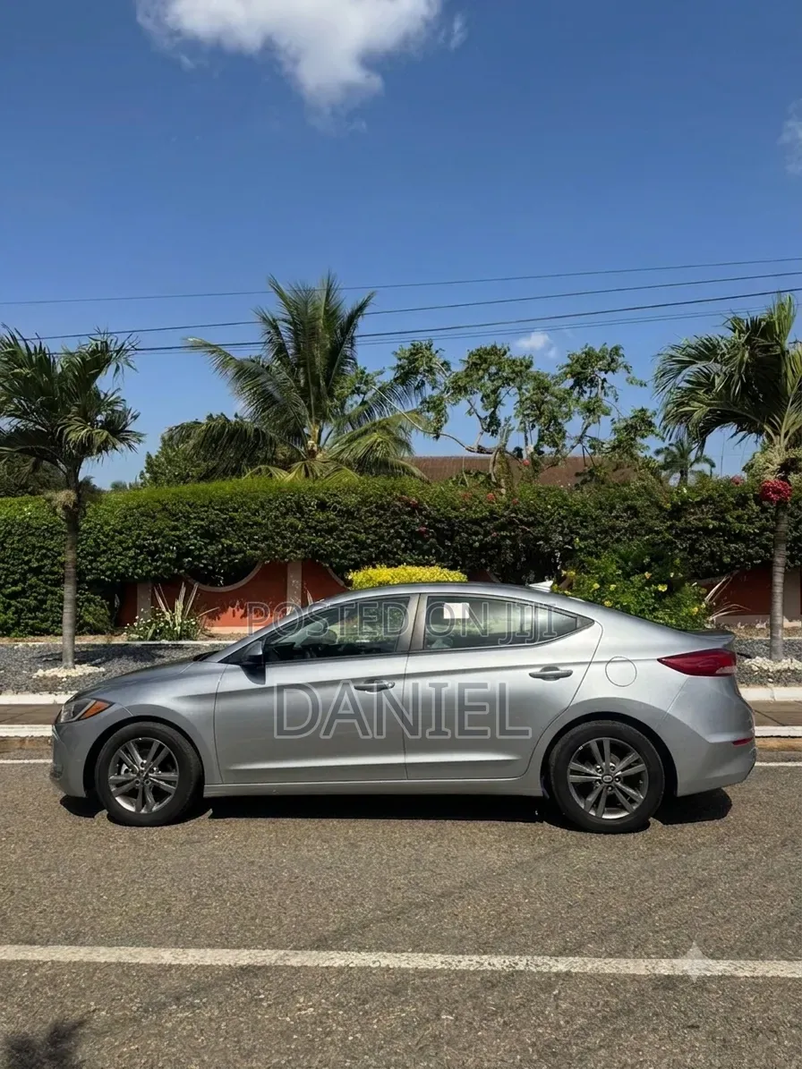 Hyundai Elantra 2017 Silver