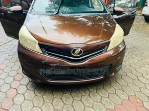 Toyota Vitz 1.0 FWD 3dr 2012 Gray