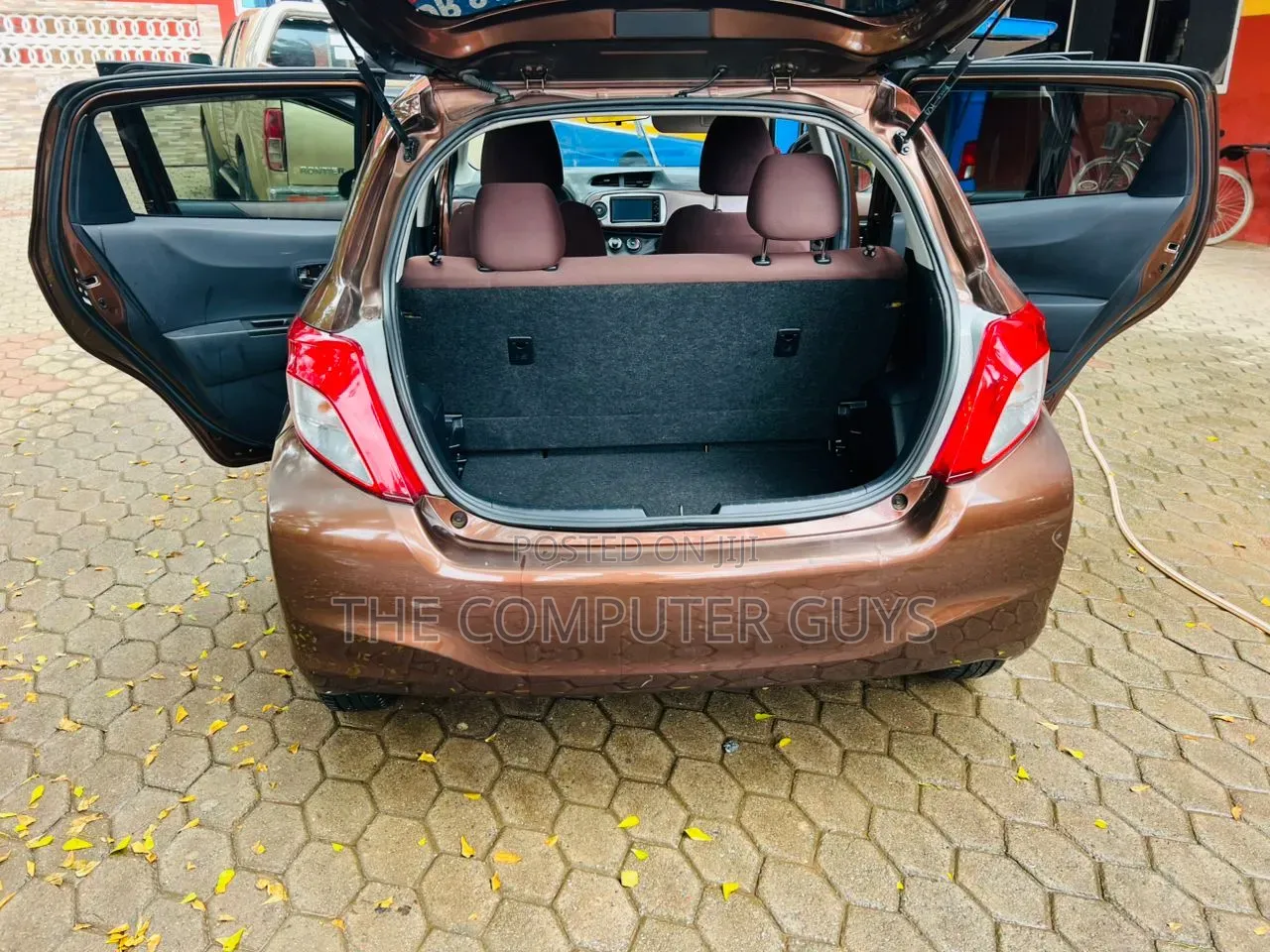 Toyota Vitz 1.0 FWD 3dr 2012 Gray