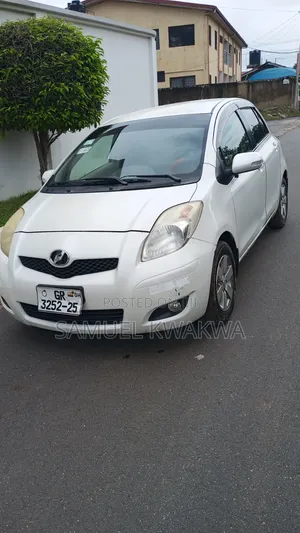 Toyota Vitz 1.3 AWD 5dr 2010 White