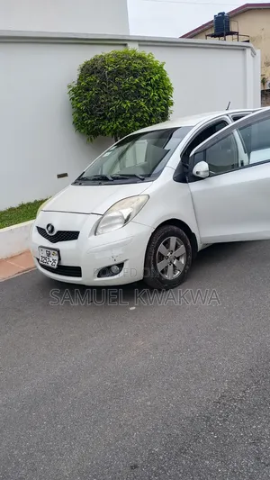 Toyota Vitz 1.3 AWD 5dr 2010 White