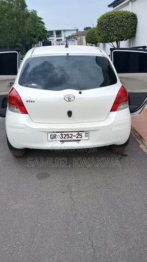 Toyota Vitz 1.3 AWD 5dr 2010 White