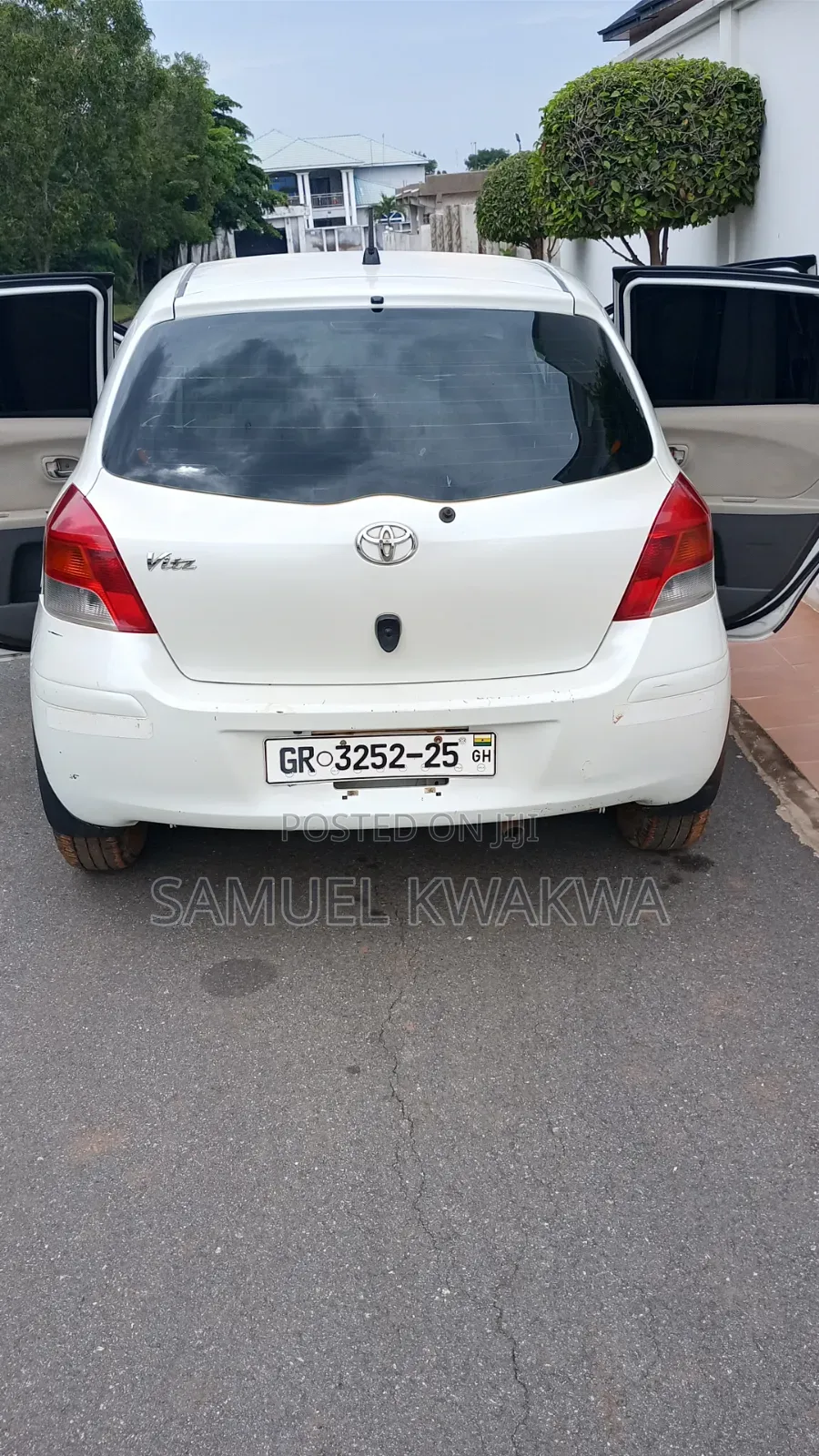 Toyota Vitz 1.3 AWD 5dr 2010 White