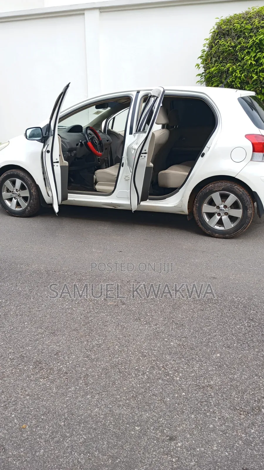 Toyota Vitz 1.3 AWD 5dr 2010 White