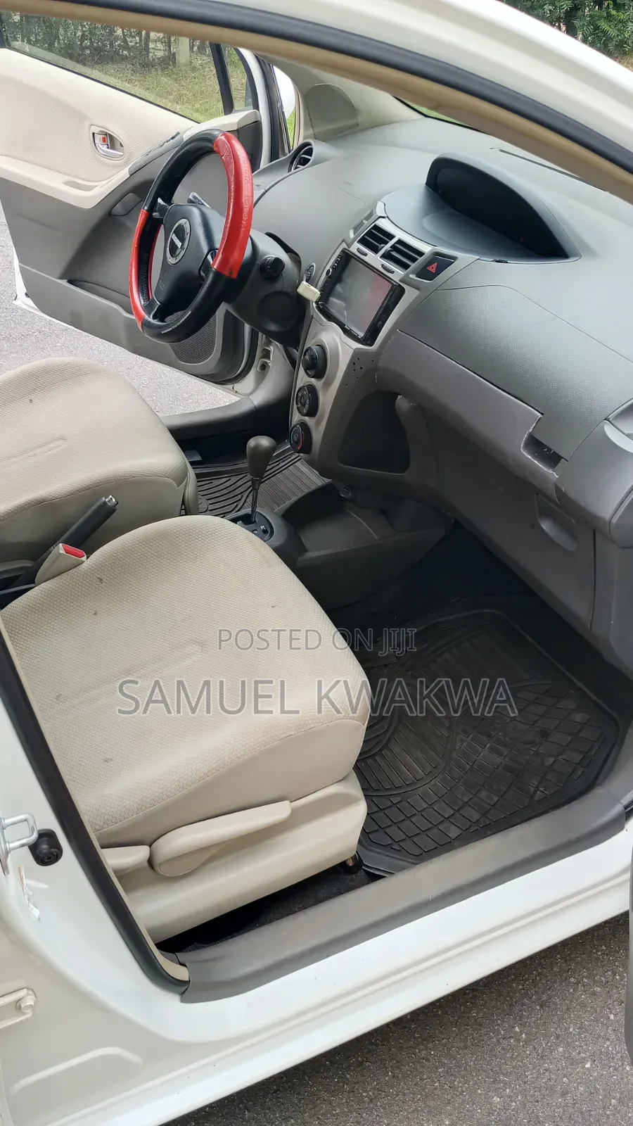Toyota Vitz 1.3 AWD 5dr 2010 White