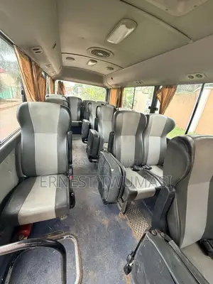 Hyundai H1 2016 Yellow