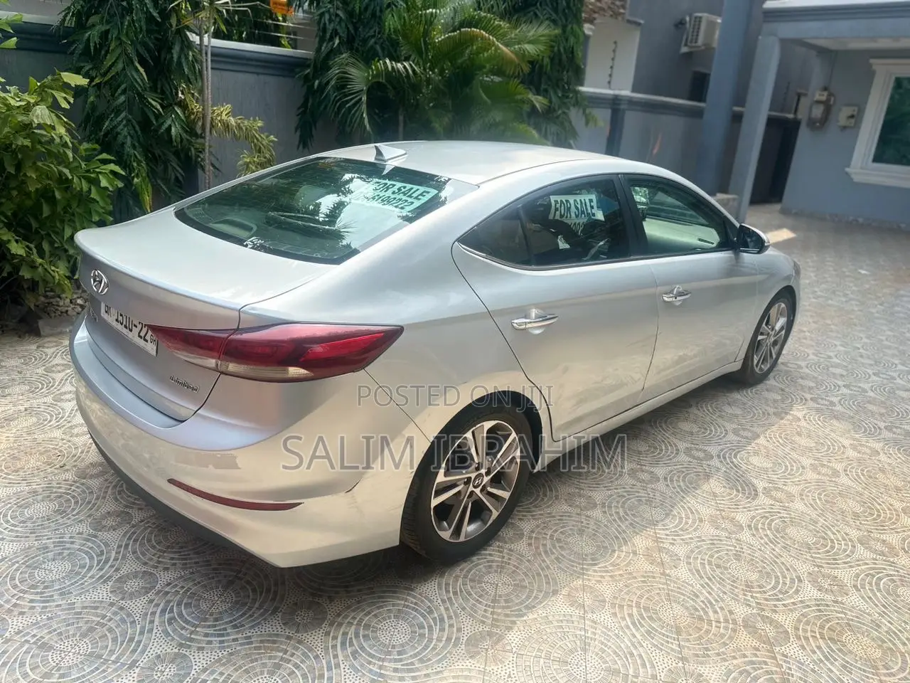 Hyundai Elantra Limited Sedan FWD (2.0L 4cyl 6A) 2017 Silver