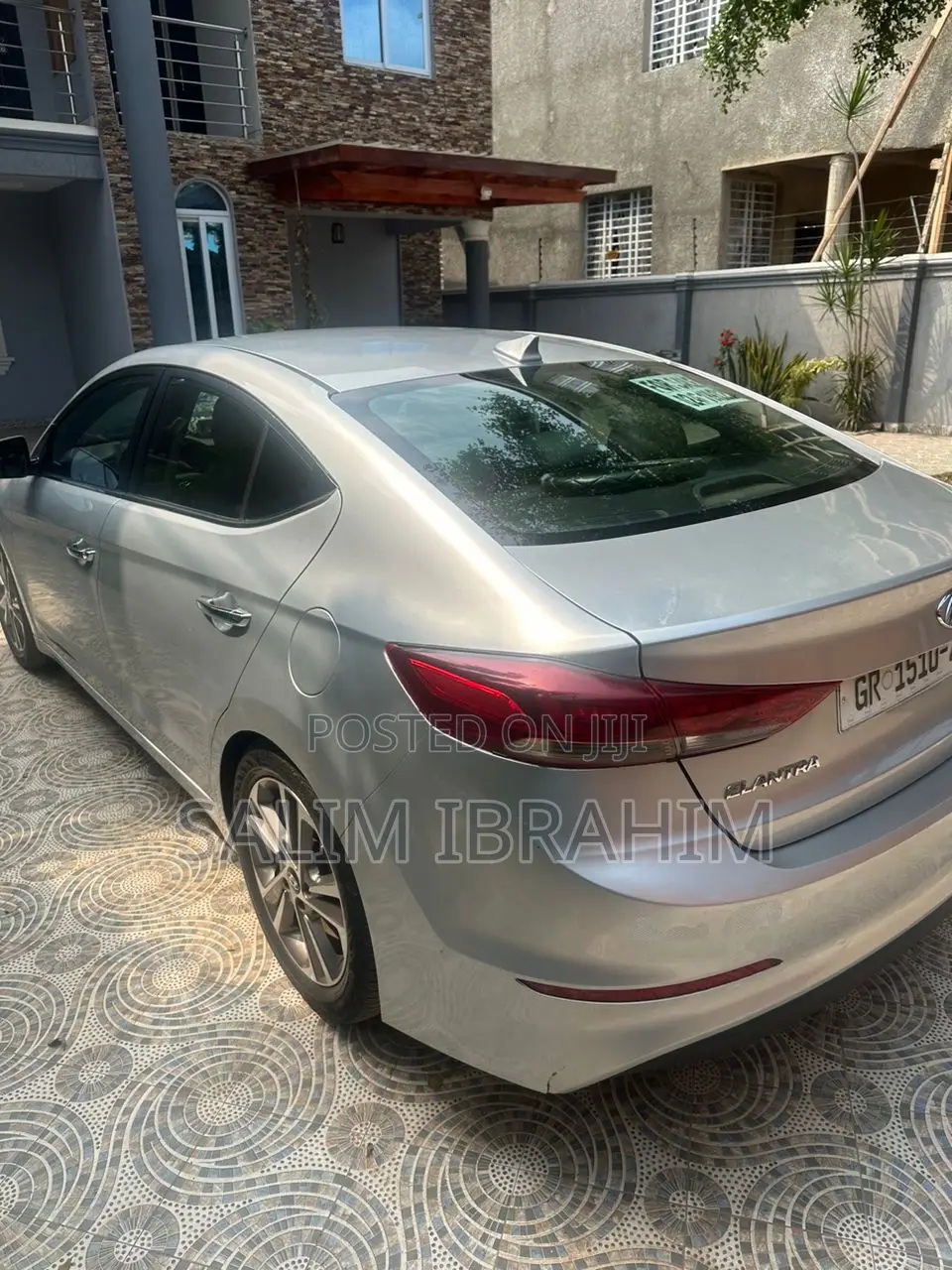 Hyundai Elantra Limited Sedan FWD (2.0L 4cyl 6A) 2017 Silver